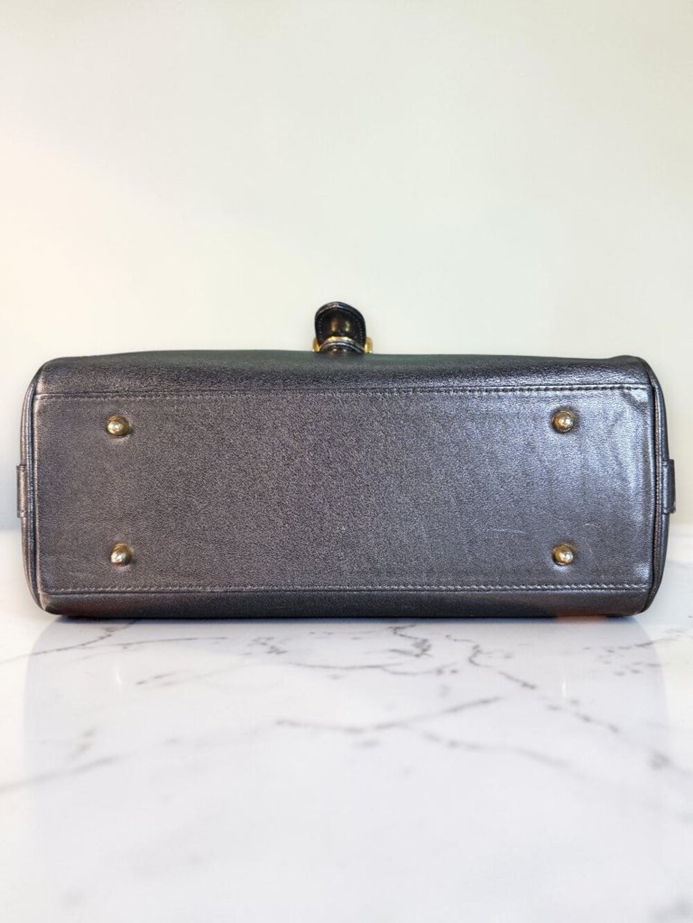 Valentino Garavani Vintage Leather Shoulder Bag w/Iconic Gold Logo Buckle & COA - Picture 8 of 16